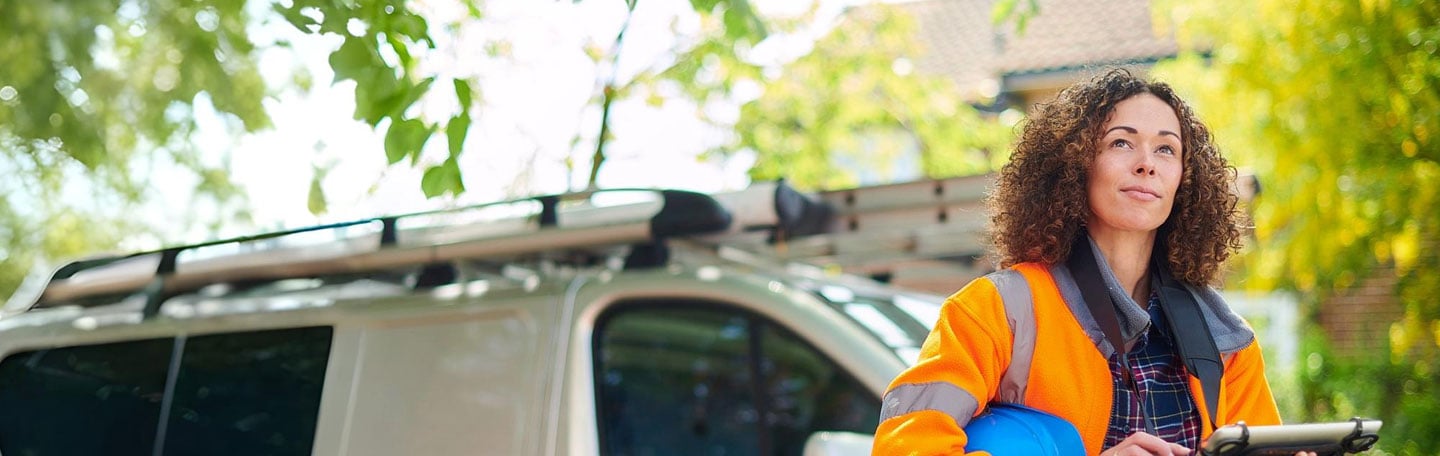 Female QBE preferred supplier arrives at job