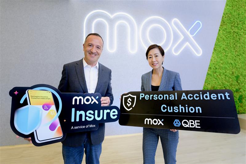Barbaros Uygun, CEO of Mox (left) and Lei Yu, CEO of QBE North Asia (right) announce the launch of Personal Accident Cushion